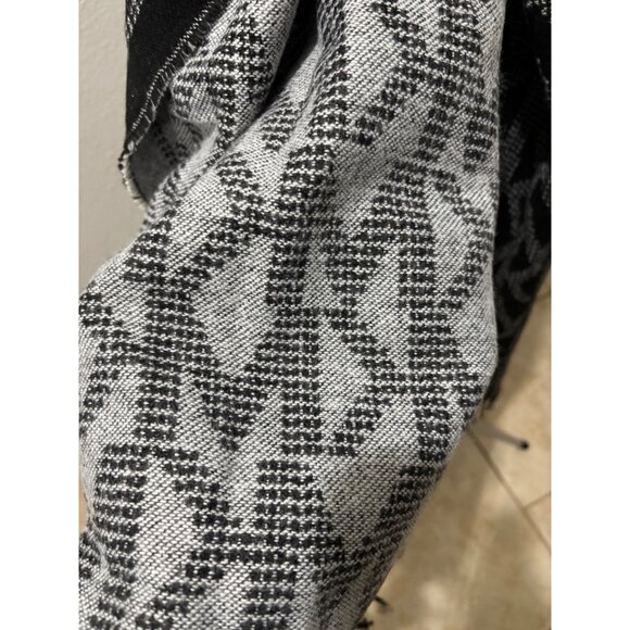 NWT: Michael Kors Logo Reversible Scarf Black/Gray - Picture 4 of 5